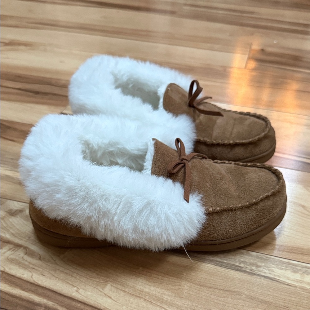 Cozy Tan Moccasin Slippers with White Fur Lining